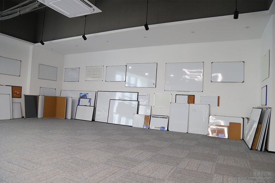 【磁性白板怎么選】5大類型解析：金屬/玻璃/陶瓷/便攜，哪款最適合你？